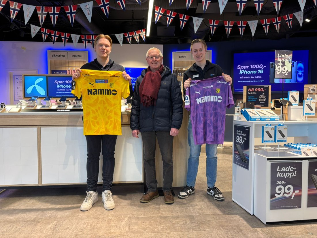 Gutta i Telenorbutikken hadde legenden Bjørnar Ottesen på besøk da vi var innom.