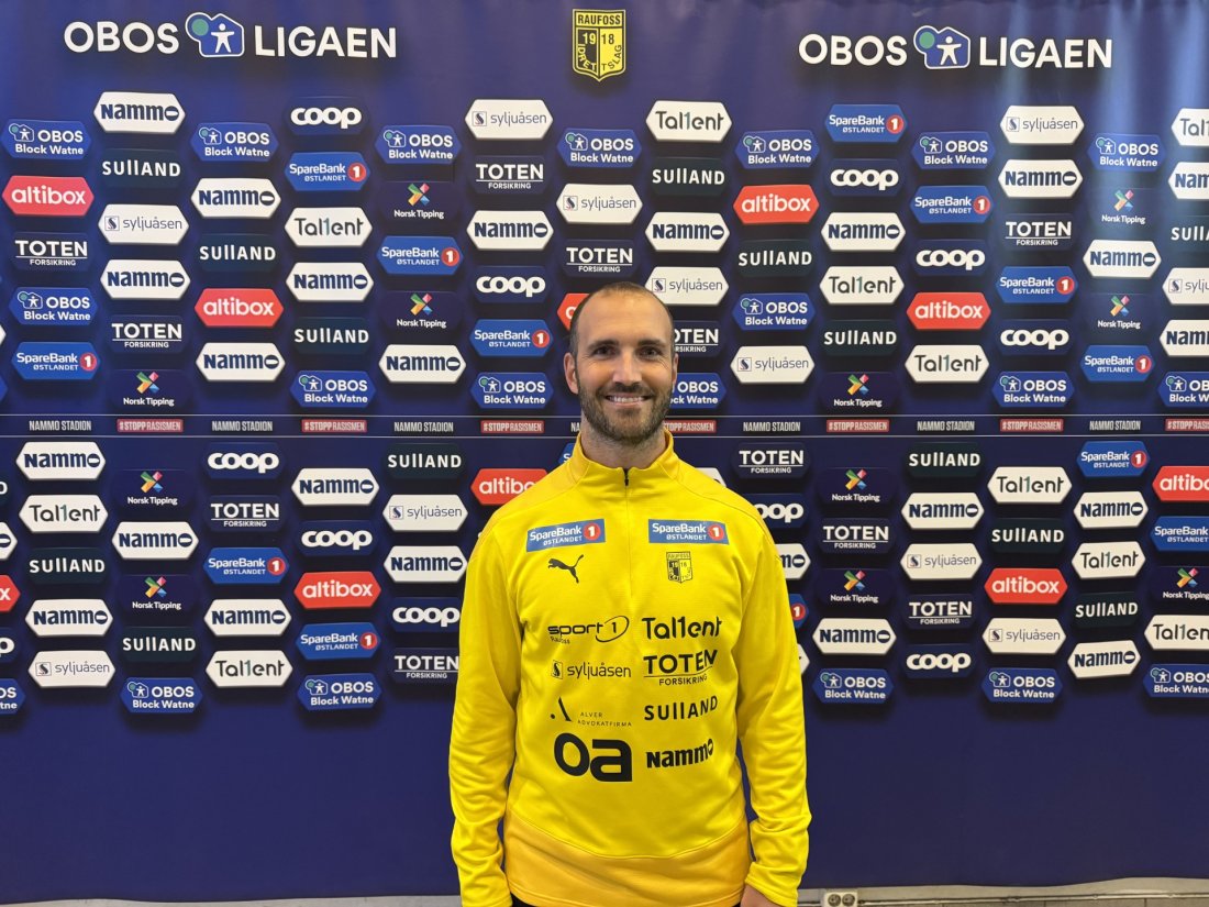 Dag Alexander "Alec" Olsen kler gult.