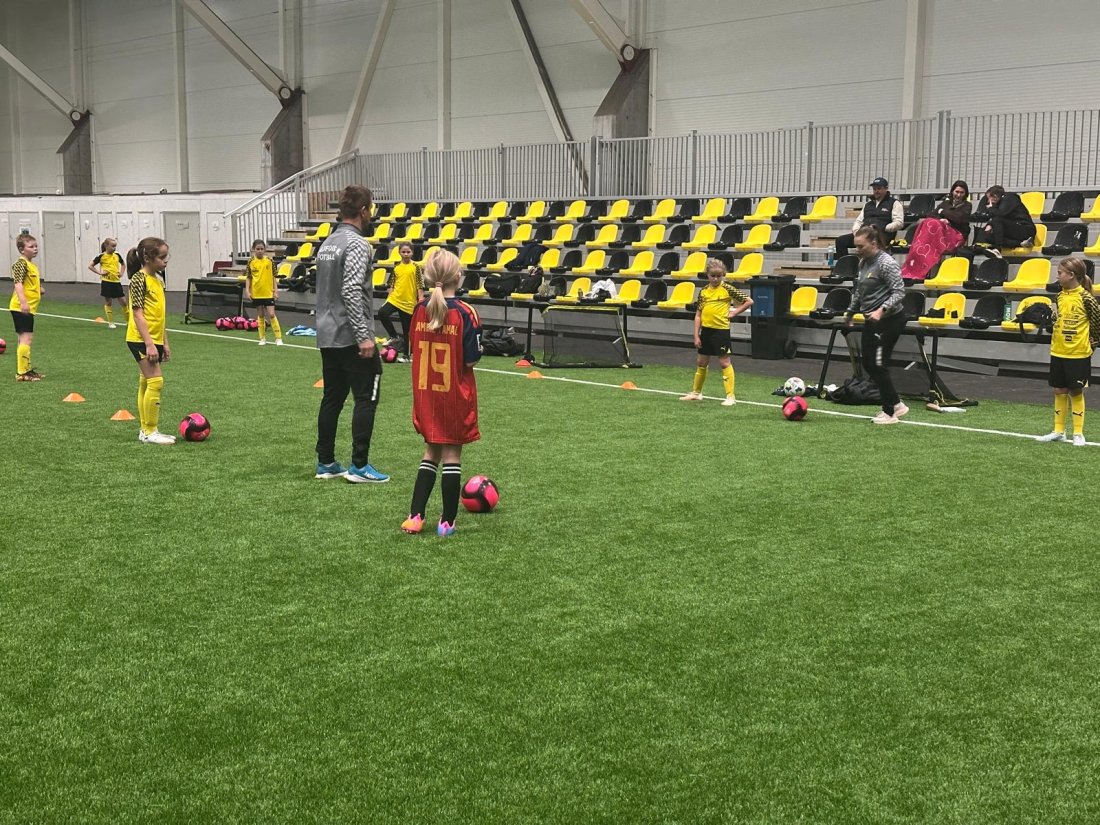 Flinke markører i Raufoss Industripark Arena. (Foto: Siv Tommelstad)